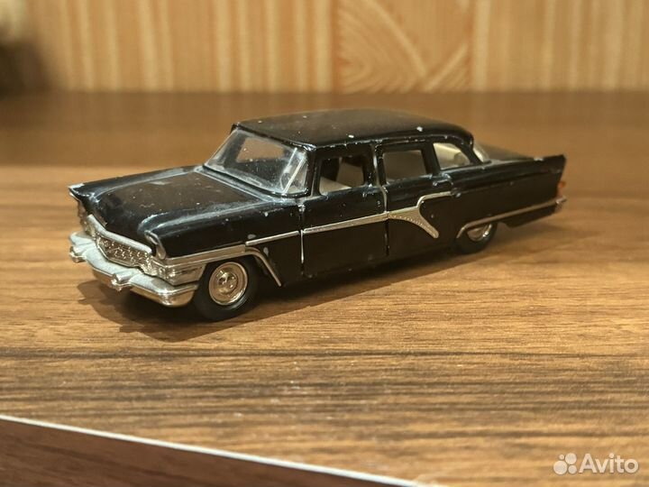 Модель автомобиля газ 13 чайка СССР
