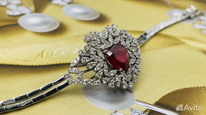 Золотой браслет с бриллиантами и рубином