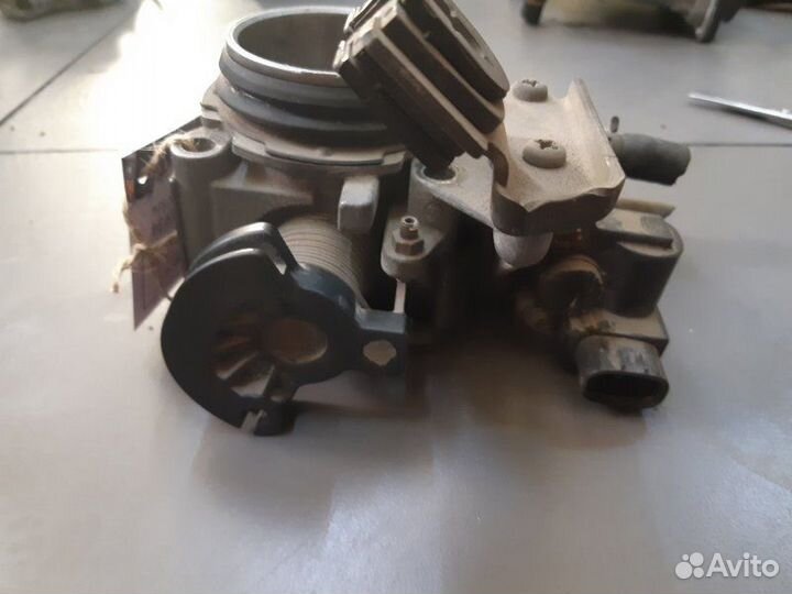 Дроссельная заслонка Toyota Mark 2 GX100 1GFE