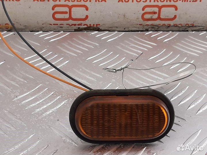 Повторитель передний левый Renault Megane 1995