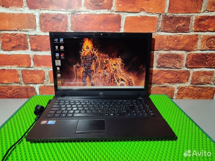 DNS W765CUH - Core i3 \ 3 Озу \ 512 Видео \ 250 HD