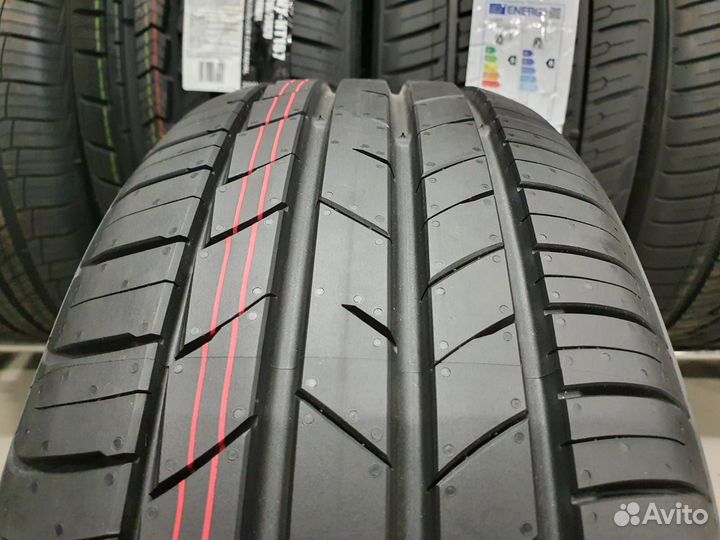 Kumho Ecsta HS52 215/55 R16