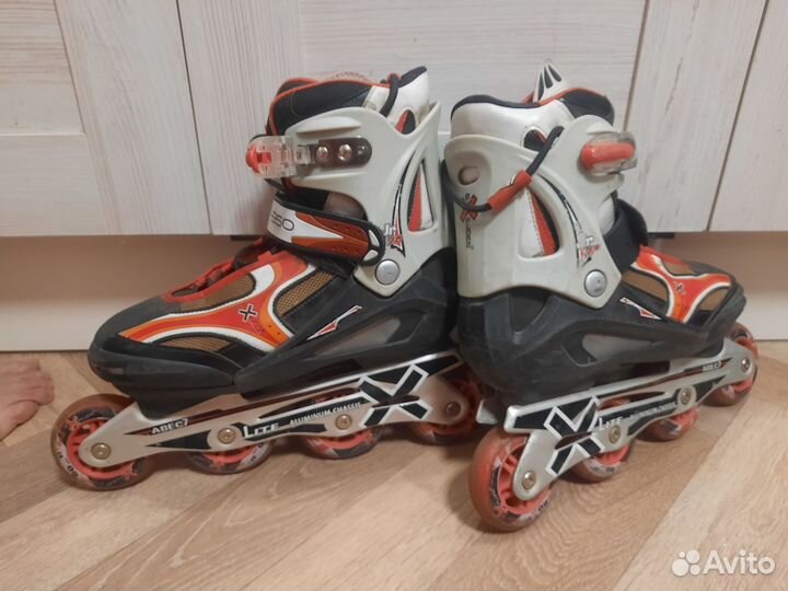 Роликовые коньки