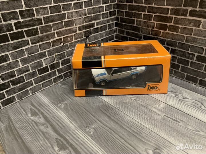 Модель 1/43 Ixo ваз 2105 vfts 1983