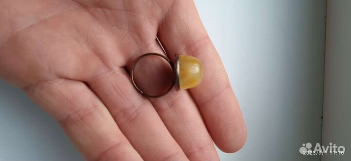 Кольцо с натуральным янтарем