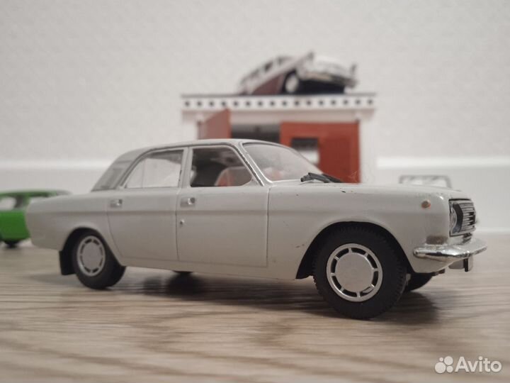 Модель автомобиля 1:43