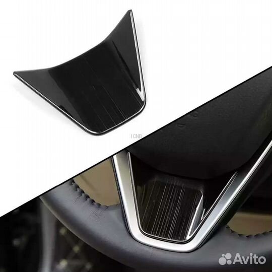 Декоративная наклейка на руль Камри 70