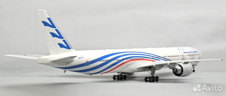 Сборная модель самолета Boeing-777-300 ER (1:144)