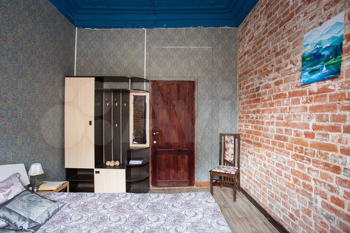 Комната 18 м² в 8-к., 2/5 эт.