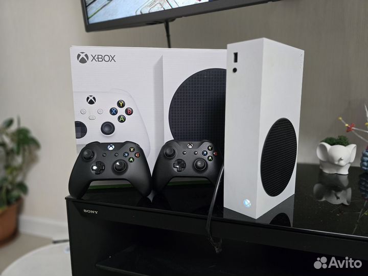 Xbox Series S + геймпады + 400 игр