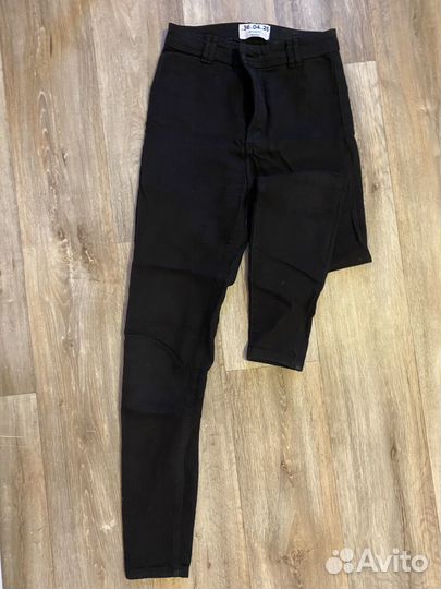 Обтягивающие джинсы Bershka