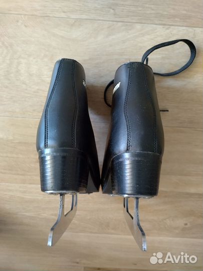 Продаю фигурные коньки черные Atemi Allure 37