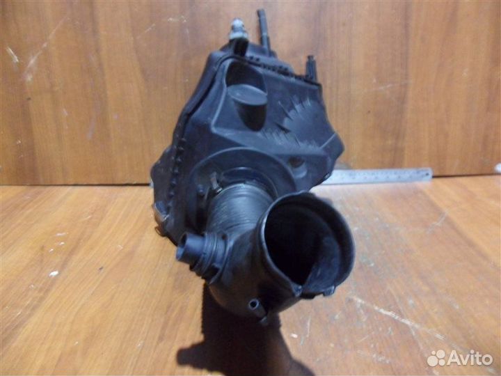 Корпус воздушного фильтра Audi A6 C6 4F BDW 2.4