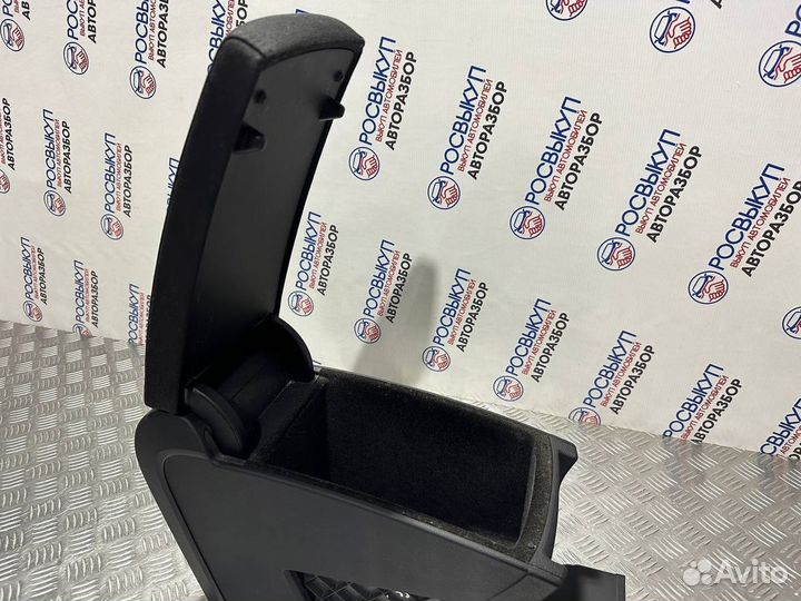 Подлокотник Volkswagen Passat CC