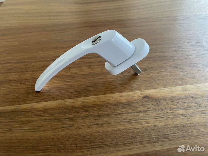 Ручка оконная с замком