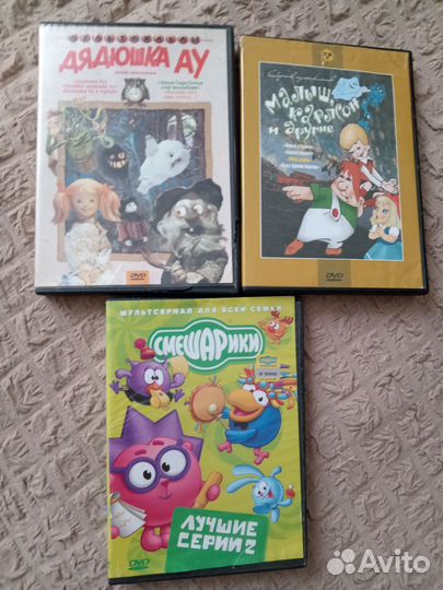 Аудио кассеты с записью и видео кассеты