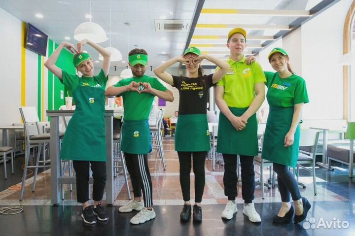 Сотрудник в кафе