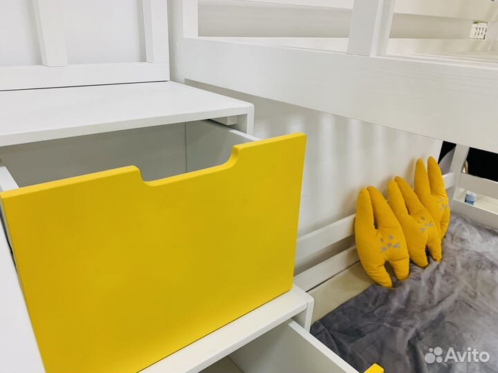 Детская двухярусная кровать