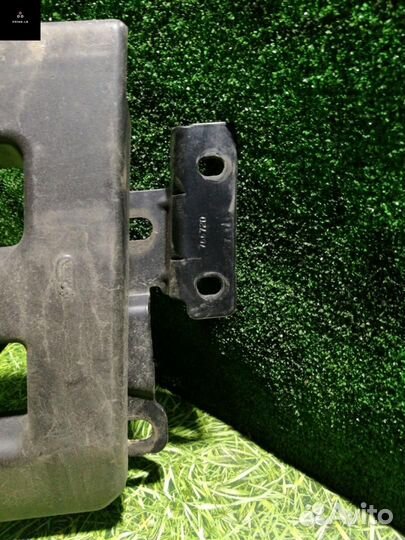 Решетка радиатора верхняя Renault T-Series 2014