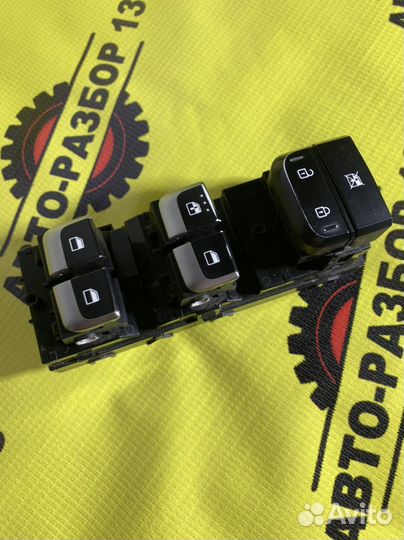 Блок кнопок стеклоподъемников Киа Рио 4 FB