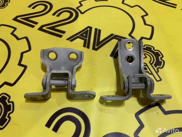 Петли двери передние левые Toyota Vista ZZV50