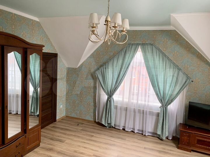 Дом 230 м² на участке 5,4 сот.