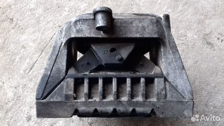 Опора двигателя правая WV Passat B-6