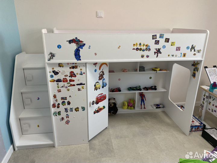 Кровать-чердак со шкафом