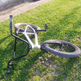 Bmx atom nitro