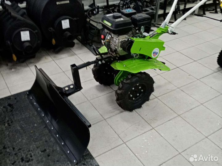 Лопата для уборки снега