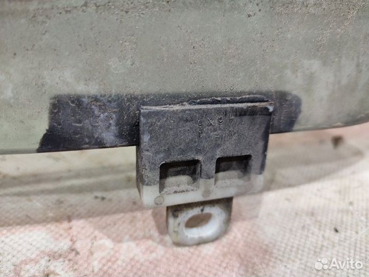 Стекло двери переднее левое Toyota Prius HK-NHW10