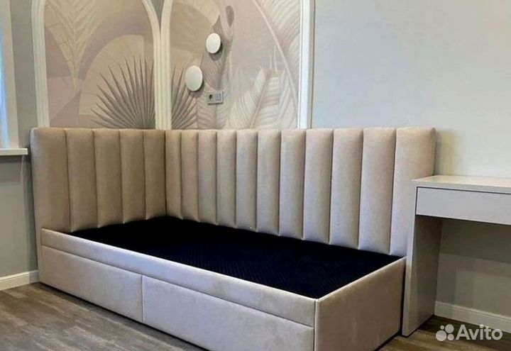 Кровать детская с мягкой спинкой