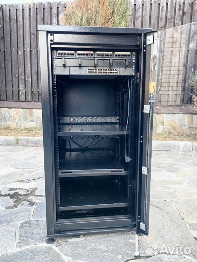 Телекоммуникационный шкаф 42U со стеклянной дверью