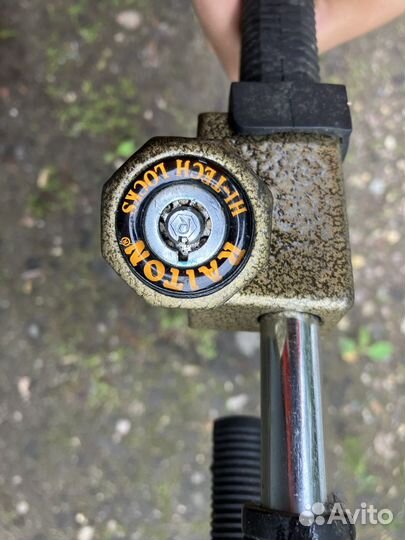 Противоугонный замок на руль