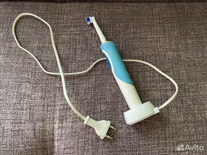 Зубная щетка электрическая Braun
