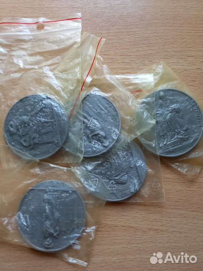 Настольная медаль