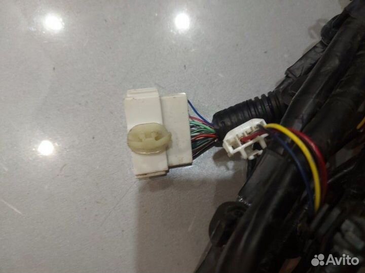 Проводка салона Mitsubishi L200 внедорожник 2.4