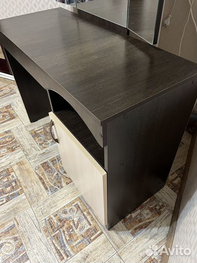 Трюмо с зеркалом