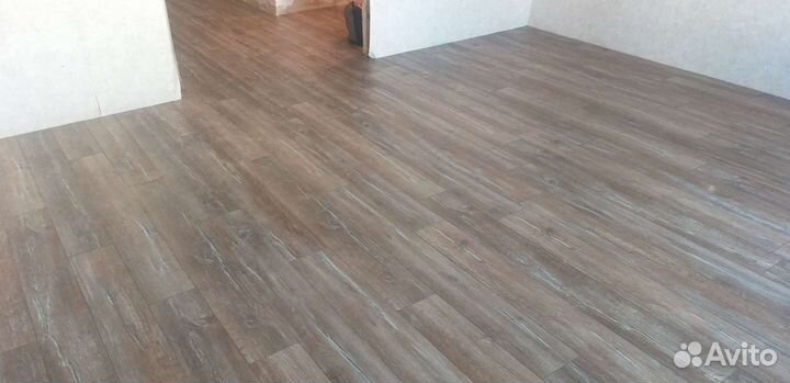 Укладка линолеума или ламината