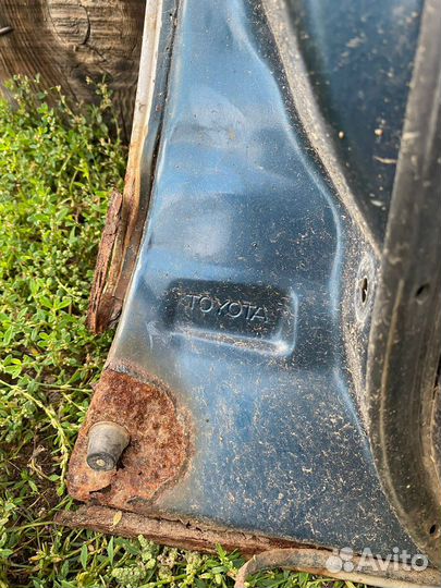 Передние двери Toyota Sprinter Carib
