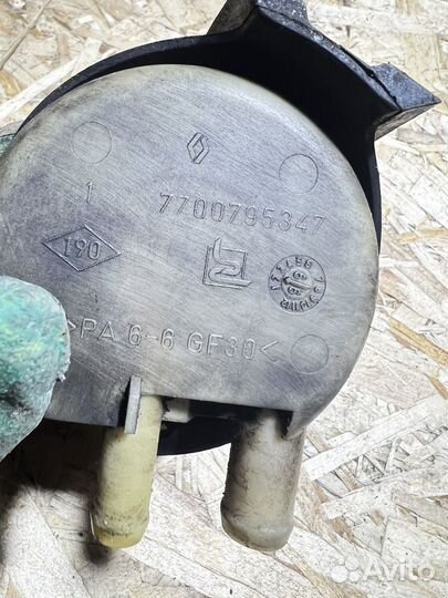 Бачок гура Renault Megane 1