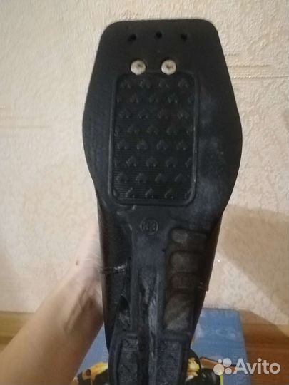 Лыжные ботинки
