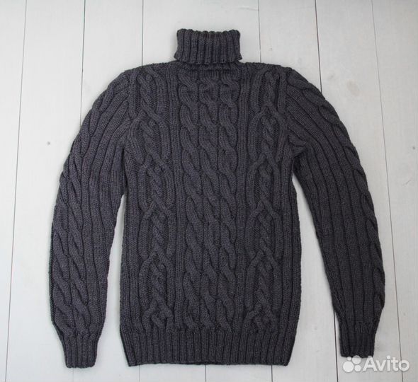 Шерстяной свитер ручной работы