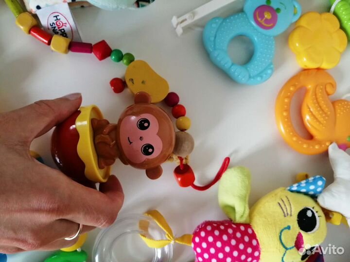 Детские развивающие игрушки пакетом до года