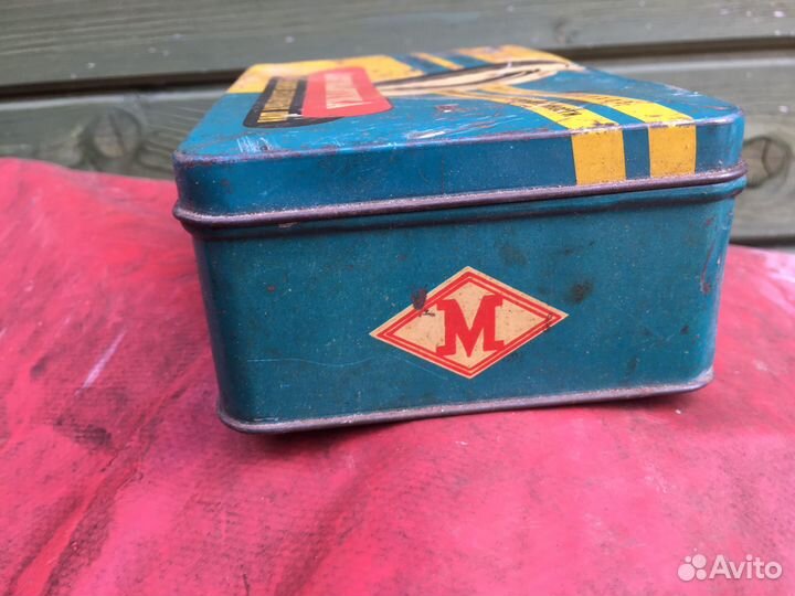 Коллекционная жестяная банка Автоаптечка