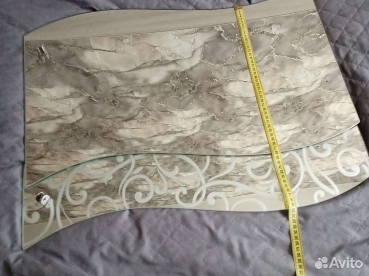 Зеркало с полочкой