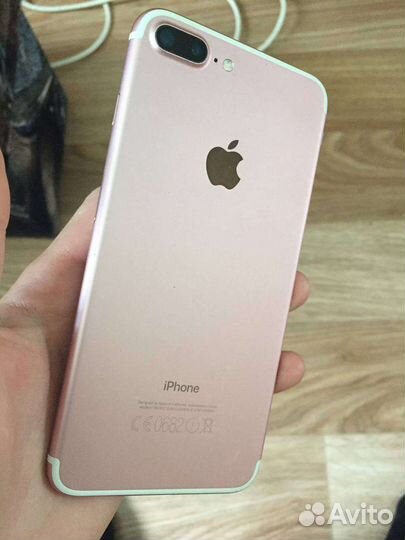 Телефон iPhone 6 и iPhone 7+