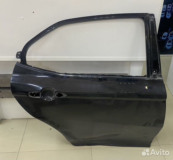 Задняя правая дверь камри 70 с 2018