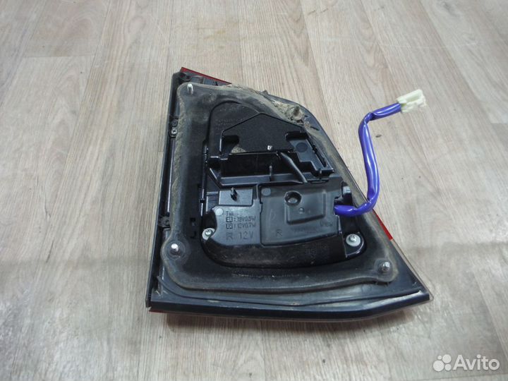 Фонарь правый внутренний №27 Toyota LC 200 2014