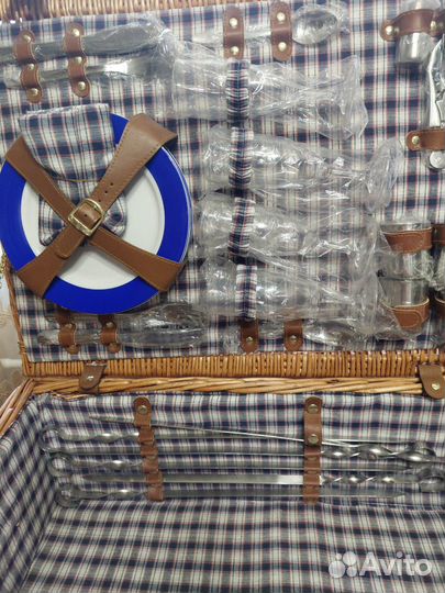 Набор для пикника в чемодане